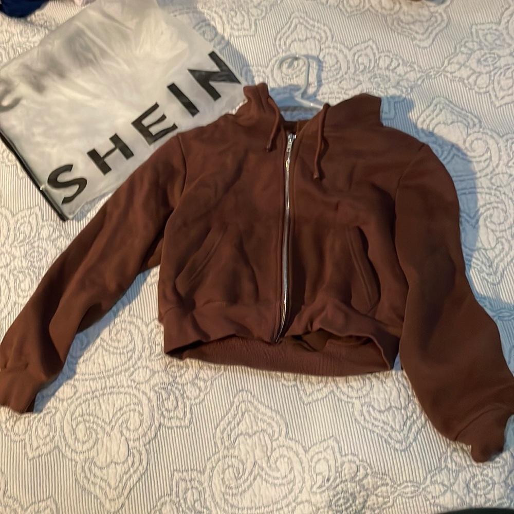 Hi, this is a cropped zip up (brown) from shein. It’s a size small.